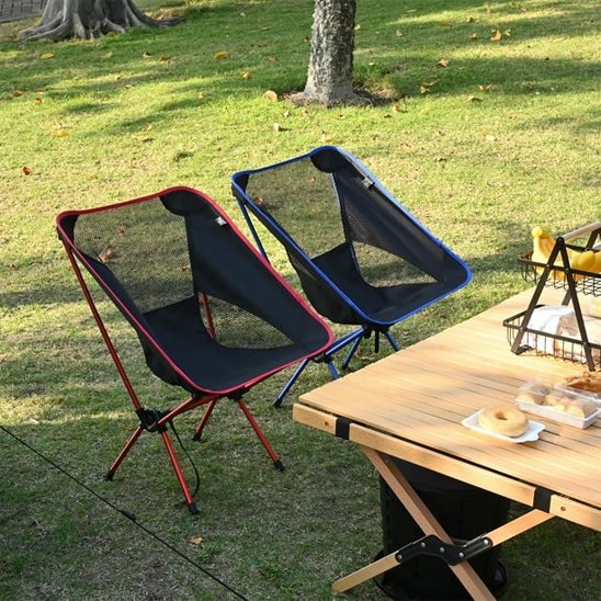 deux-chaises-de-camping-exterieur