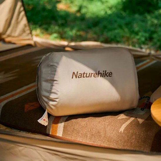 sac de couchage dans sac de rangement